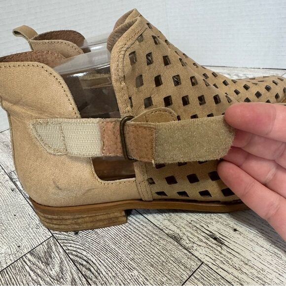 Musse & Cloud- Caila Tan Perforated Leather Ankle Boots- Sz. 38/7.5 - Picture 4 of 14